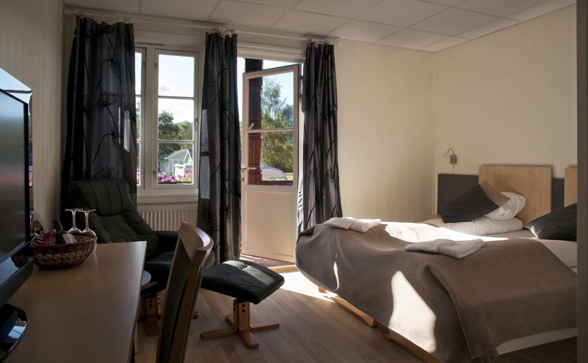 Solvgarden Hotel Rysstad Buitenkant foto